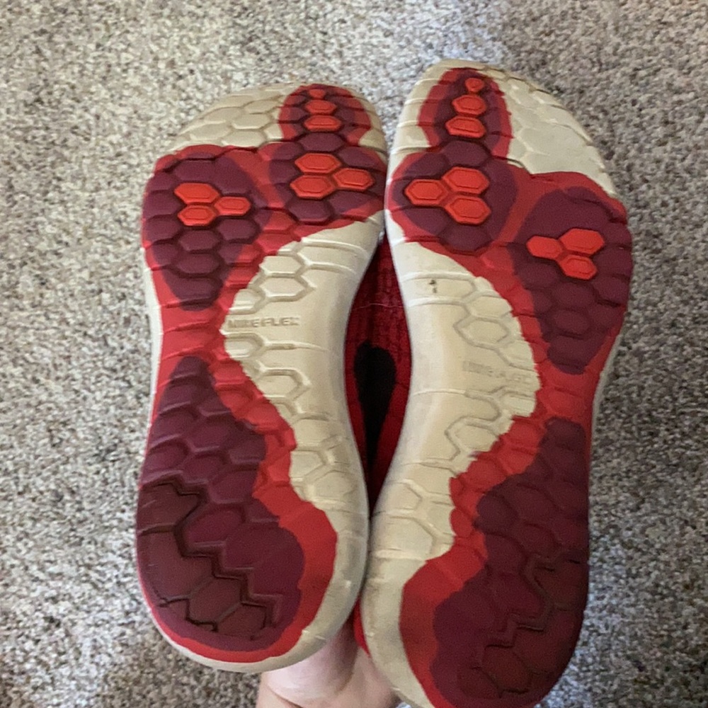Red Nikes - Picture 5 of 6